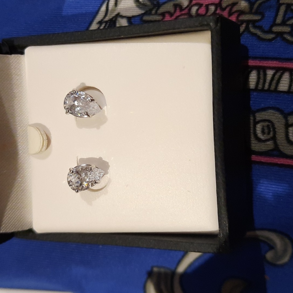 AUTHENTIC GENUINE SOLID 14K WHITE GOLD CZ PEAR SHAPED DIAMONELLE STUD EARRINGS